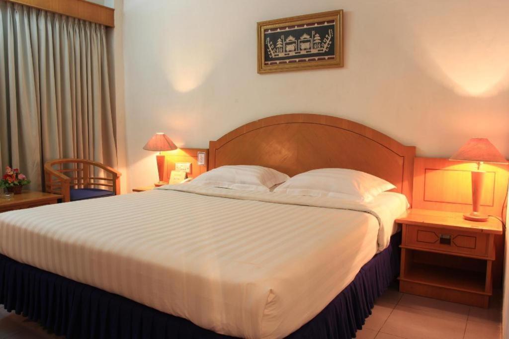 Hotel Marcopolo Bandar Lampung Zewnętrze zdjęcie