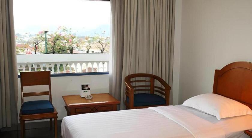 Hotel Marcopolo Bandar Lampung Zewnętrze zdjęcie